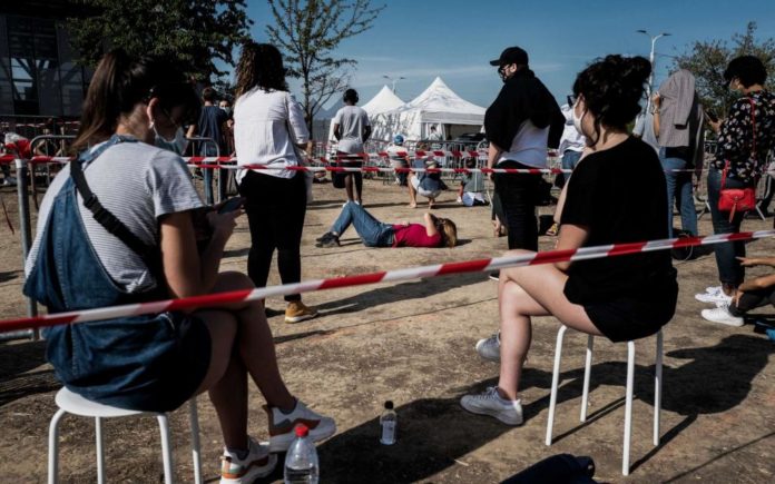 Covid-19: un peu partout en Europe, les mesures contre l'épidémie se durcissent