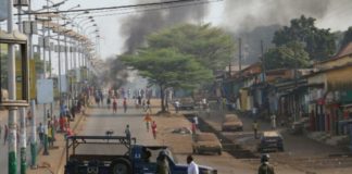Présidentielle en Guinée: heurts à Conakry avant la fin du décompte officiel des voix