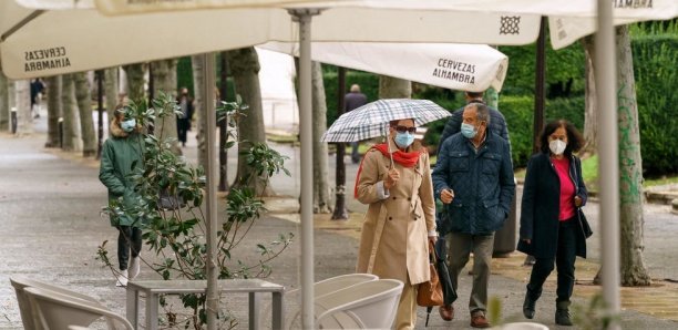 Le Covid-19 s'étend en Europe, les restrictions sanitaires renforcées dans certains pays