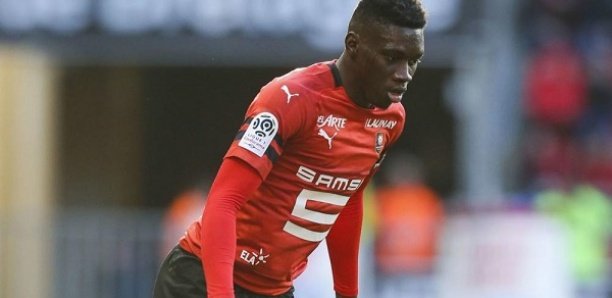 Liverpool veut renforcer son secteur offensif et a fait d'Ismaïla Sarr une priorité. Ce vendredi, une offre de 25 millions de Livres Sterling a été transmise par les dirigeants des Reds. Une proposition rejetée les Hornets qui estiment que leur pépite vaut le double. Affaire à suivre.