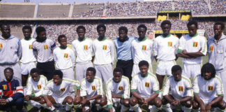 Le Sénégal retrouve la Mauritanie ce mardi en match amical. Des retrouvailles entre deux pays voisins qui se sont affrontés à 11 reprises dans le passé. Les deux meilleurs résultats enregistrés par les Mourabitounes contre les Lions sont des matchs nuls. La Mauritanie ne s’est jamais imposé contre les Lions en match officiel Selon un document extrait du livre de Mamadou Koumé, le Sénégal et la Mauritanie se sont affrontés à 11 reprises. Les Mourabitounes n’ont jamais réussi à s’imposer face aux Lions en match officiel. Les deux meilleurs résultats des voisins sont des matchs nuls. Le premier remonte aux éliminatoires de la CAN 1996 à Dakar, match joué le 7 avril 1995 et qui s’est soldé par un 0-0, l’autre match nul ayant sanctionné une rencontre amicale (0-0) jouée le 17 mai 1996 à Nouakchott. Cependant, les Lions se sont imposés à 9 reprises et la victoire la plus marquante remonte en 1972. Un match joué à cette époque au stade Demba Diop s’était terminé sur une victoire du Sénégal sur le score fleuve de 10 buts à 0. C’était à l’occasion du tournoi de l’OMVS (Sénégal, Guinée, Mali et Mauritanie), nous apprend Abdoulaye Diaw, joint au téléphone par L’Observateur.