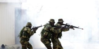 Après les primes, le foncier. Macky adoube la Grande Muette