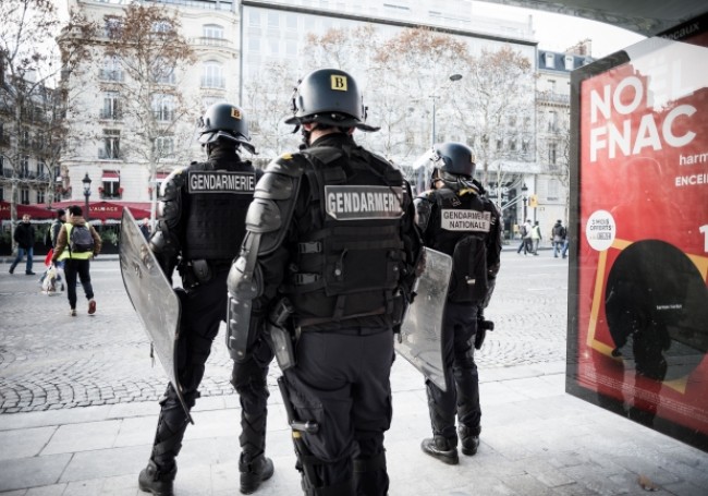 Affaire du Consulat de Paris : Les 2 gendarmes suspendus