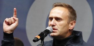 Navalny accuse Poutine d'être «derrière» son empoisonnement, le Kremlin réagit