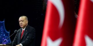 Caricaturé, le président Erdogan répond aux “vauriens” de Charlie Hebdo