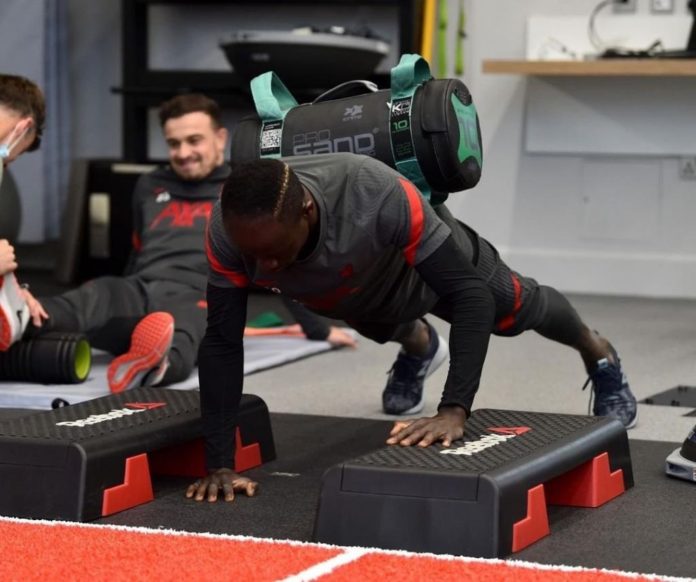 Liverpool : De nombreux fans réagissent aux pompes de Naby Keita avec Sadio Mané