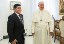 Le Pape François prie pour Diego Maradona, qu’il avait rencontré plusieurs fois