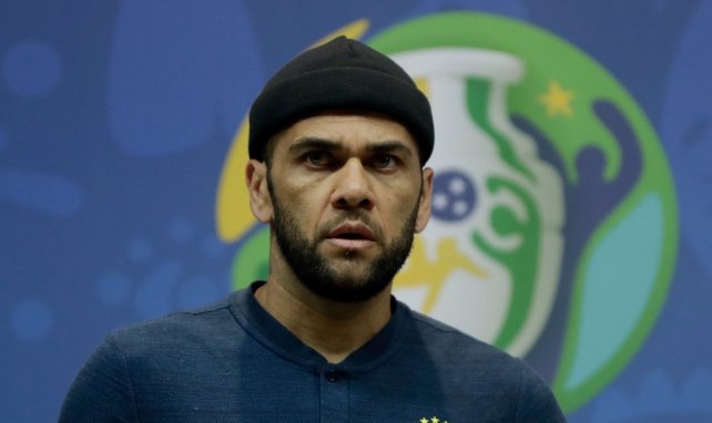 Daniel Alves cartonne le FC Barcelone