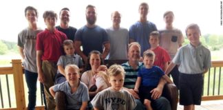 Après 14 garçons, un couple accueille enfin une petite fille