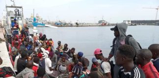 Espagne : 7 pirogues de migrants débarquent lundi, deux autres aperçues ce mardi