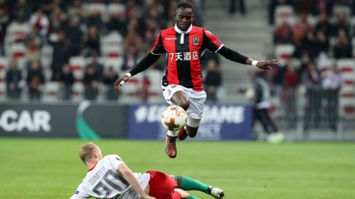 Ligue Europa : Racine Coly évacué sur civière après une lourde chute