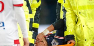 PSG-OL : Neymar sorti sur civière en pleurs