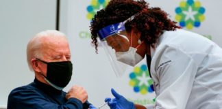 États-Unis: le président élu Joe Biden se fait vacciner devant les caméras