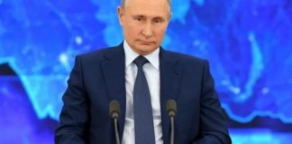 Poutine signe une loi donnant une immunité à vie aux anciens présidents