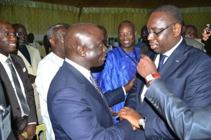 Vidéo : Quand Idy joue les troubadours devant Macky Sall