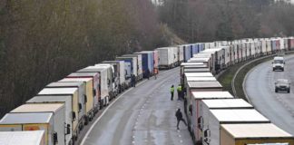 Covid-19 au Royaume-Uni : près de Douvres, Noël dans le camion pour les chauffeurs bloqués
