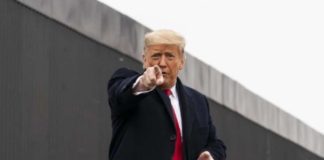 Donald Trump balaie l'hypothèse d'une seconde procédure d'impeachment à son encontre