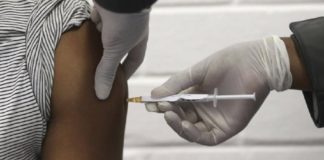 Covid-19: Emmanuel Macron propose de réserver des vaccins aux pays en développement