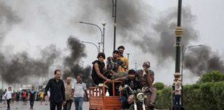 Birmanie: l'armée continue à tuer des manifestants, le deuil impossible des familles