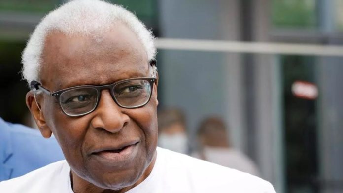 Lamine Diack a enfin son passeport!