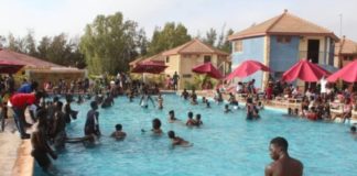 Un « piscine-party » tourne au drame à l’hotel « R.F »