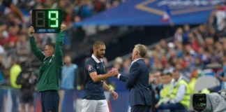 Image du jour : L’ accolade entre Didier Deschamps et Karim Benzema