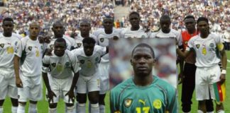 iGFM (Dakar) Le malaise du Danois Eriksen rappelle de terribles souvenirs sur les terrains de football. Au Cameroun par exemple, les exemples ne manquent pas. Camfoot s'en souvient. Les images du malaise cardiaque de Christian Eriksen, ce samedi lors du match Danemark-Finlande à l’Euro, ont ramené les amateurs de football à de tristes souvenirs anciens. Notamment celui de la mort des internationaux camerounais Marc-Vivien Foé et Patrick Ekeng. La détresse des spectateurs, les larmes aux yeux des coéquipiers danois, les secouristes appelés de toute urgence par l’arbitre... Les images diffusées à la télévision du malaise de Christian Eriksen, lors du match de l’Euro entre le Danemark et la Finlande, ont glacé le sang. Évacué après avoir reçu des massages cardiaques, le milieu de terrain danois a été transféré vers un hôpital dans un état stable. Ce qu’il s’est passé au Parken Stadium de Copenhague a renvoyé de terribles souvenirs aux amateurs du football, qui ont connu d’autres drames similaires ces dernières années. Foé et Ekeng Inévitablement, ces images ont notamment rappelé celles de la mort du footballeur camerounais Marc-Vivien Foé (28 ans) en 2003. À Lyon, le milieu de terrain s’était effondré sur la pelouse de Gerland lors de la demi-finale de la Coupe des confédérations contre la Colombie. Selon l’autopsie, il souffrait d’une malformation cardiaque. Ce drame, le premier de la sorte devant les caméras du monde entier, avait été un tournant pour le football. Et pourtant, 13 ans plus tard, le Cameroun perdait un autre joueur, dans des circonstances similaires. Le 6 mai 2016, pendant un match du championnat roumain, Patrick Ekeng s’écroule et succombe à un malaise, à 26 ans. Depuis, la FIFA a mis en place une série d’initiatives pour prévenir et sensibiliser les joueurs concernant les arrêts cardiaques. L’instance mondiale avait aussi revu ses examens médicaux, et développé la présence de défibrillateurs dans les stades de football. Cette dernière mesure, avant qu’elle ne permette l’évacuation de Christian Eriksen, avait permis au milieu anglais Fabrice Muamba de rester en vie, lors de son arrêt cardiaque subi en mars 2012 en plein match de Coupe d’Angleterre. Son cœur était reparti après 15 décharges électriques.