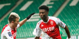 Selon le média en ligne, les Blues de Chelsea pourraient aligner près de 35 millions d’euros sur la table cet été pour chiper l’un des joueurs les plus prometteurs du championnat de France. Arrivé en provenance de Bordeaux en janvier 2020 contre 18 millions d’euros, Aurélien Tchouaméni permettrait au club de la principauté de réaliser une jolie plus-value. Reste à savoir maintenant si le joueur est intéressé à l’idée de rejoindre le finaliste de la Ligue des champions. Il y a quelques années, Tiémoué Bakayoko avait tenté le pari de quitter le Rocher pour Londres, sans grand succès.