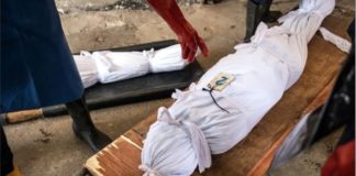 Un homme de 37 ans torture à mort ses parents : “Je les ai massacrés…”