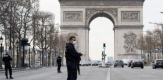 "Sale nègre" : Un homme victime d'insultes racistes après avoir loué un appartement à Paris pour une demande en mariage