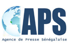 Abdou Kogne Sall, secrétaire général de la section SYNPICS APS rappelle qu’en conséquence d’une mobilisation des travailleurs et de la volonté politique du président de la République, MackySall, l’Agence de presse sénégalaise, confrontée à un déficit structurel et chronique de financement, a fait l’objet d’une mutation institutionnelle qui a débouché sur sa transformation en société nationale. « En effet, en vertu d'une loi publiée au Journal officiel, le 20 janvier 2020, l’Agence de presse sénégalaise est passée de statut d'établissement public à caractère industriel et commercial (EPIC) à celui de société nationale (SN-APS). Par la suite, les décrets nommant le Directeur général et le Président du Conseil d’administration ont été pris en Conseil des ministres. Plus tard, les membres du Conseil d’administration de la SN-APS ont été officiellement installés au cours d’une cérémonie présidée par le directeur de cabinet du ministre de la Culture et de la Communication, le 8 avril 2021 », souligne-t-il dans un communiqué parvenu à leral.net. Le franchissement de ces étapes a suscité beaucoup d’espoir chez les travailleurs de la SN APS, mais force est de constater que l’entreprise, devenue société nationale, fonctionne toujours avec le même budget que lorsqu'elle était encore Etablissement public à caractère industriel et commercial. Le montant de la subvention annuelle de l’Etat n’ayant pas évolué, se désole-t-il avec ses camarades. Ainsi la section APS du Syndicat des professionnels de l’information et de la communication (SYNPICS) déplore cette situation et invite l’Etat du Sénégal à prendre ses responsabilités en allouant à la SN APS les moyens financiers lui permettant d’accomplir pleinement sa mission de service public. « Cette décision est d’autant plus souhaitée par les travailleurs de l’APS que l’entreprise est confrontée à d’énormes difficultés budgétaires, contrairement aux fausses informations véhiculées sur sa situation financière », nous dit le document. « Par exemple, l’APS traine d’importants arriérés de cotisation à l’IPRES et à la Caisse de sécurité sociale. Et une partie des ayants droit ne bénéficient pas de l’assurance maladie octroyée par l’entreprise, qui est également confrontée à la vétusté de ses équipements. Il s'y ajoute que la désuétude de sa plateforme web n’est plus un secret pour personne, alors que son parc automobile s’est complètement dégradé. « Pour toutes ces raisons, nous, travailleurs de la SN APS, exigeons de l’Etat, une augmentation des ressources financières allouées à l’entreprise », ont-ils plaidé.