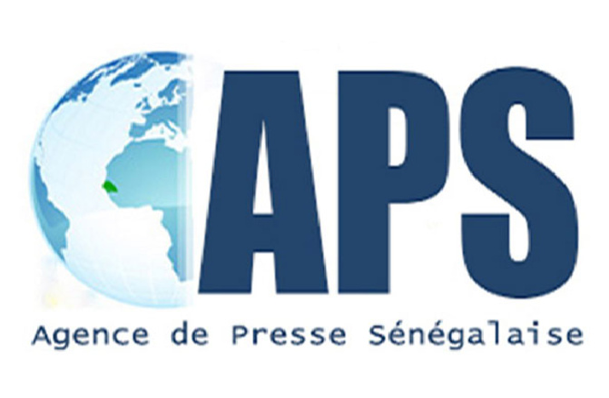 Abdou Kogne Sall, secrétaire général de la section SYNPICS APS rappelle qu’en conséquence d’une mobilisation des travailleurs et de la volonté politique du président de la République, MackySall, l’Agence de presse sénégalaise, confrontée à un déficit structurel et chronique de financement, a fait l’objet d’une mutation institutionnelle qui a débouché sur sa transformation en société nationale. « En effet, en vertu d'une loi publiée au Journal officiel, le 20 janvier 2020, l’Agence de presse sénégalaise est passée de statut d'établissement public à caractère industriel et commercial (EPIC) à celui de société nationale (SN-APS). Par la suite, les décrets nommant le Directeur général et le Président du Conseil d’administration ont été pris en Conseil des ministres. Plus tard, les membres du Conseil d’administration de la SN-APS ont été officiellement installés au cours d’une cérémonie présidée par le directeur de cabinet du ministre de la Culture et de la Communication, le 8 avril 2021 », souligne-t-il dans un communiqué parvenu à leral.net. Le franchissement de ces étapes a suscité beaucoup d’espoir chez les travailleurs de la SN APS, mais force est de constater que l’entreprise, devenue société nationale, fonctionne toujours avec le même budget que lorsqu'elle était encore Etablissement public à caractère industriel et commercial. Le montant de la subvention annuelle de l’Etat n’ayant pas évolué, se désole-t-il avec ses camarades. Ainsi la section APS du Syndicat des professionnels de l’information et de la communication (SYNPICS) déplore cette situation et invite l’Etat du Sénégal à prendre ses responsabilités en allouant à la SN APS les moyens financiers lui permettant d’accomplir pleinement sa mission de service public. « Cette décision est d’autant plus souhaitée par les travailleurs de l’APS que l’entreprise est confrontée à d’énormes difficultés budgétaires, contrairement aux fausses informations véhiculées sur sa situation financière », nous dit le document. « Par exemple, l’APS traine d’importants arriérés de cotisation à l’IPRES et à la Caisse de sécurité sociale. Et une partie des ayants droit ne bénéficient pas de l’assurance maladie octroyée par l’entreprise, qui est également confrontée à la vétusté de ses équipements. Il s'y ajoute que la désuétude de sa plateforme web n’est plus un secret pour personne, alors que son parc automobile s’est complètement dégradé. « Pour toutes ces raisons, nous, travailleurs de la SN APS, exigeons de l’Etat, une augmentation des ressources financières allouées à l’entreprise », ont-ils plaidé.