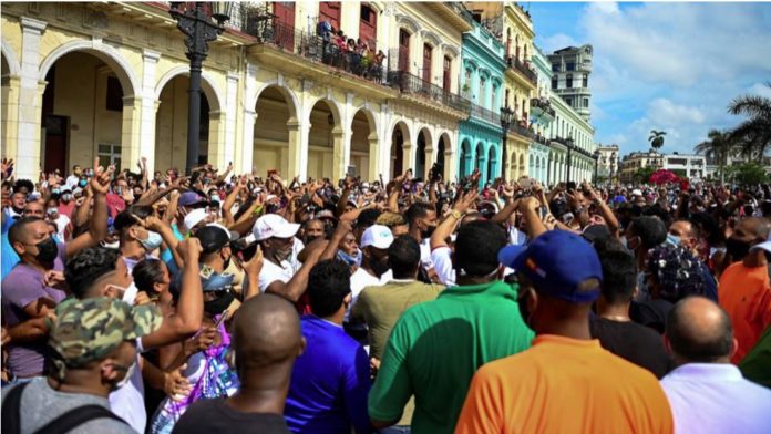 Cuba: l'internet, grand allié des manifestations inédites, coupé sur l'île