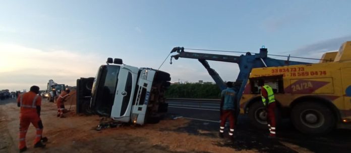 Autoroute à péage: Un camion s'est renversé à hauteur de Sangalkam