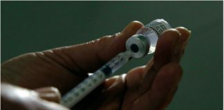 Covid-19: Emmanuel Macron confirme une 3e dose de vaccin «pour les plus âgés et les plus fragiles»