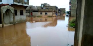 Sa mère, ses sœurs, son épouse et ses enfants sont coincés dans les eaux depuis 22 jours (Témoignage)