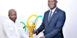 Foot – Sénégal: Me Augustin Senghor présente le trophée de la Can au CNOSS
