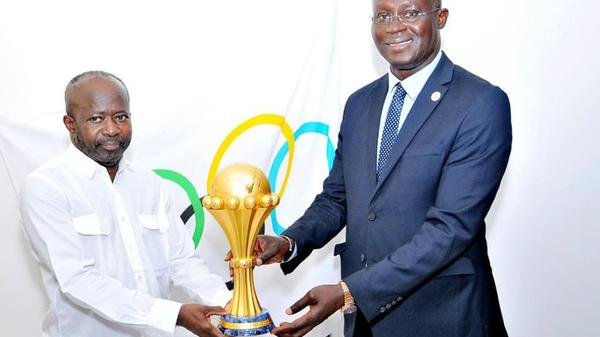 Foot – Sénégal: Me Augustin Senghor présente le trophée de la Can au CNOSS