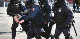 Répression en Russie: «Tous les opposants à la guerre sont visés»