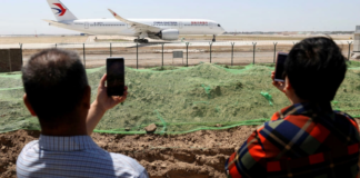 Chine: un Boeing-737 avec 132 personnes à bord s'écrase dans le sud-ouest du pays