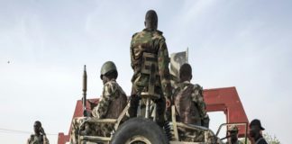 A la tête d’une mission de Benno Bokk Yakaar à Guédiawaye, Aminata Touré a fait passer le message du chef de l’Etat, à la centaine de responsables du département venus répondre à son invitation. Cette communication est axée sur la réunification des forces de la majorité présidentielle dans la perspective des prochaines élections législatives. C’est en toute liberté en effet que 35 orateurs ont pu prendre la parole, pendant 5 tours d’horloge, pour réaffirmer leur engagement derrière le président Macky Sall. S’ils ont unanimement plébiscité le leadership de leur coordonnateur Aliou Sall, les leaders départementaux de Benno ont objectivement analysé le déroulement des dernières élections pour en tirer les leçons. La nécessite de l’unité, de la solidarité et du pardon ont été les maître-mots de cette rencontre, selon des informations rapportées par Dakaractu. Les leaders de Benno de Guediawaye ont aussi souligné l’importance de redonner la priorité à la démarche de proximité et l’intérêt qu’il faut accorder à la jeunesse. Par ailleurs, ils ont demandé à Mimi Touré de plaider auprès du président de la coalition et des autres leaders nationaux du Benno, pour une plus grande attention à Guédiawaye. Accompagnée de Pape Samba Mboup, de Émilie Zalé et de Mamadou Wagué tous chefs de parti membres de BBY, l’ancien Premier ministre a réaffirmé l’appel du président de la République pour une plus grande unité, « seul gage de la victoire ».