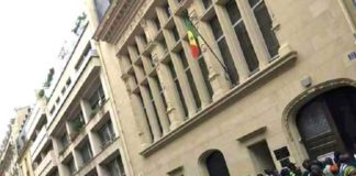 Diaspora : des réfugiés sénégalais d’Ukraine envahissent le consulat du Sénégal à Paris