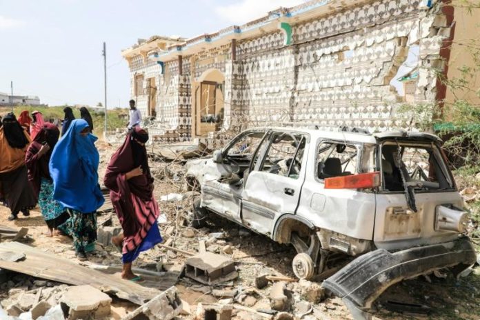 Somalie : des dizaines de morts dans une double attaque revendiquée par les Shebab