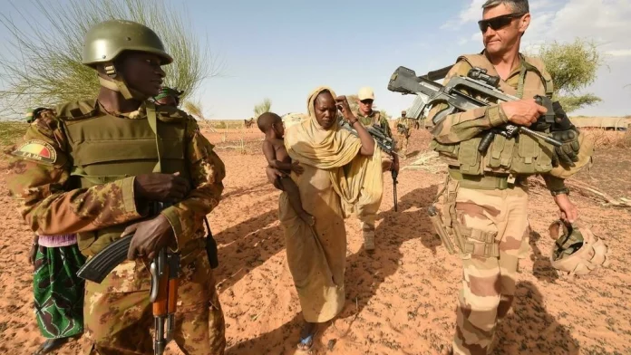 Niger: le chef d’état-major des forces armées françaises en visite à la frontière malienne