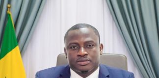 ​Le Chef de cabinet de Diène Farba Sarr filmé dans son bureau en pleins ébats avec sa maîtresse