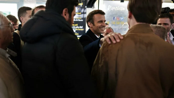 Présidentielle 2022: Emmanuel Macron rentre dans le dur de la campagne face à l'extrême droite