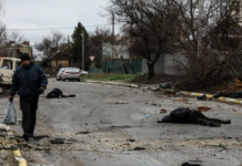 «J’ai tourné la tête, j’ai vu tous ces cadavres par terre»: Boutcha, un cimetière à ciel ouvert