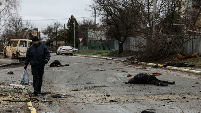 «J’ai tourné la tête, j’ai vu tous ces cadavres par terre»: Boutcha, un cimetière à ciel ouvert