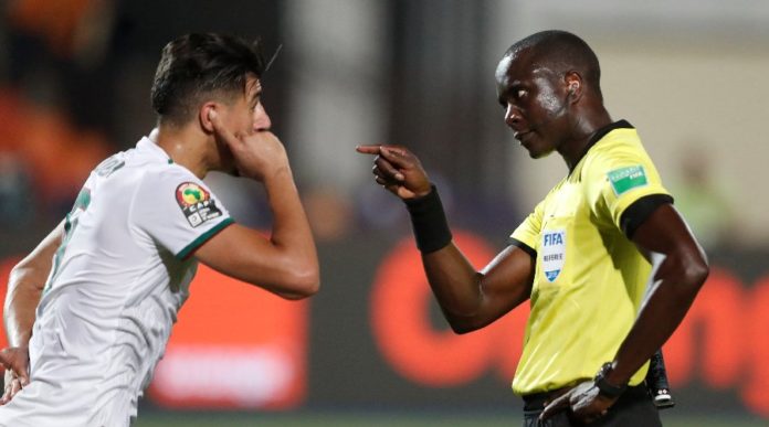 Algérie vs Cameroun – L’arbitre Bakary Gassama crache ses vérités : « Lorsqu’ils gagnent… »