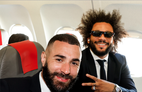 Ligue des Champions : les joueurs du Real dans l'avion pour Manchester (IMAGES)